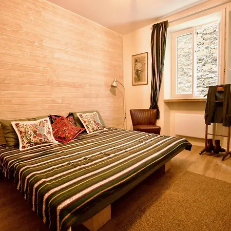 2 Pieces Montmartre * Paris